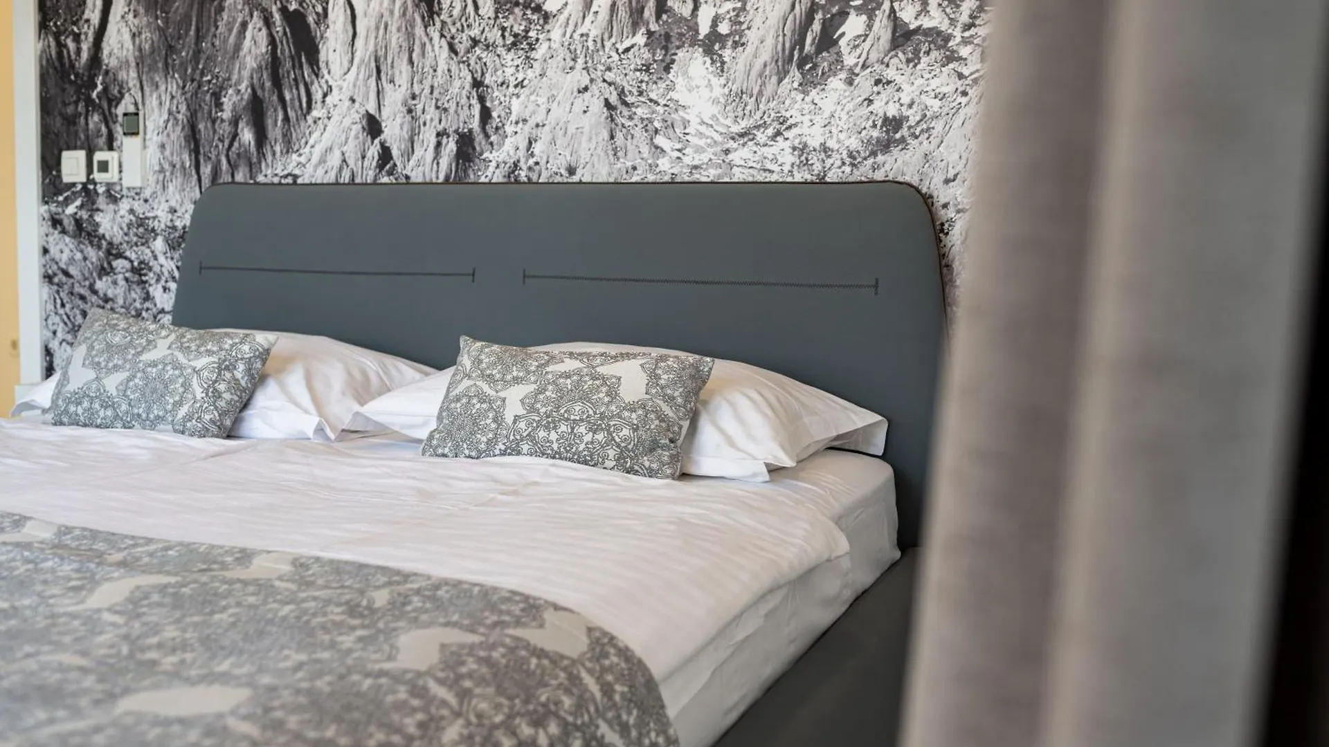 Contemporary Zadar Villa 4 Bedrooms Villa Barako Prestige Private Heated Pool Air-Conditioning Zaton Croatia